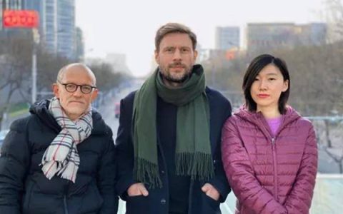 吴丹丹:跪舔西方的香蕉人,脸被打得连亲妈都不认得了!-黑榜