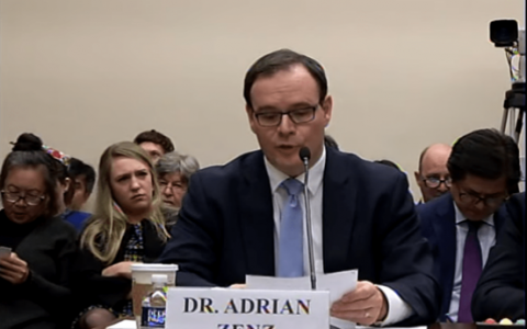 中国的制裁拔掉了他们的根基!郑国恩这位欧洲议会议员要混不下去了-黑榜