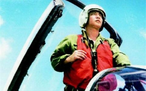王伟牺牲21年,妻子仍在等他返航,儿子今成海军军官-黑榜